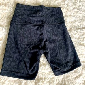 Lululemon Wunder Under Biker Shorts 6”